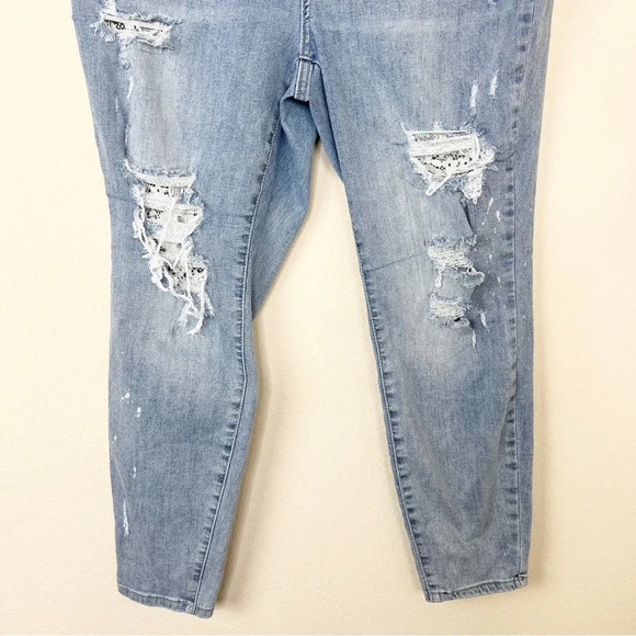 Judy Blue Lace Patch Distressed Light Wash Mid‎ Rise Skinny Jeans - Picture 6 of 13
